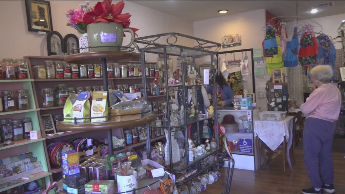 Shopping local in Chula Vista on Small Business Saturday [Video]