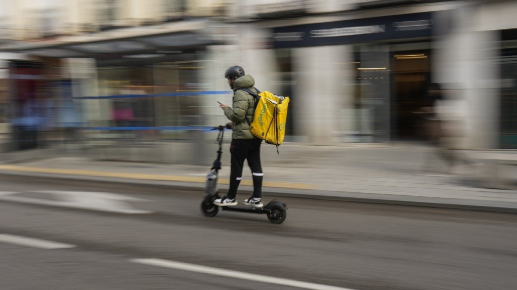 Gig economy: Delivery drivers will become full-timers in Spain [Video]