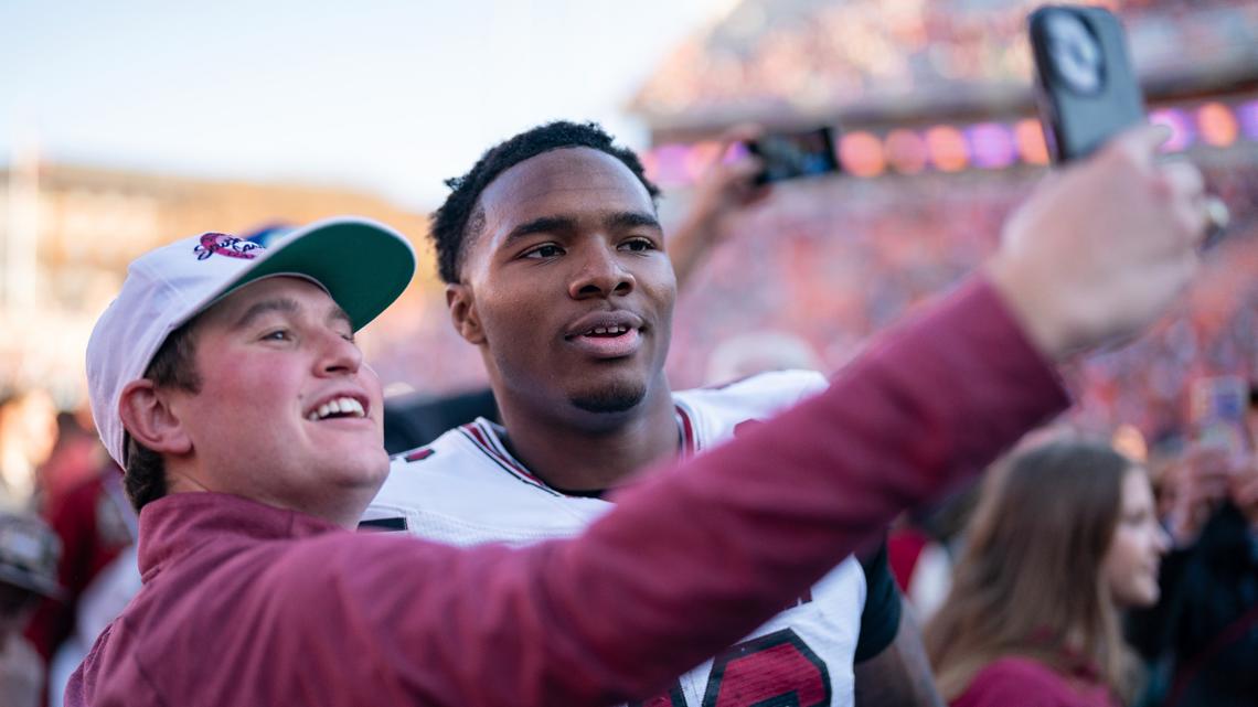 It’s a Sellers Market. South Carolina quarterback delivers a performance for the ages against Clemson [Video]