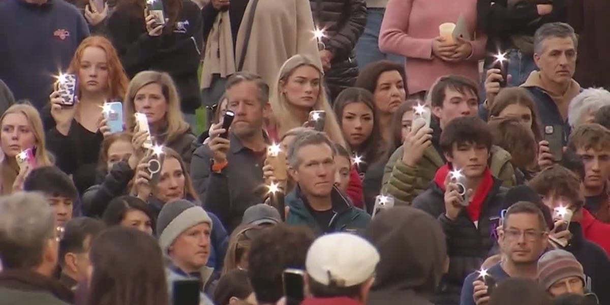 RAW: Hundreds attend vigil for 3 college students killed in fiery crash [Video]