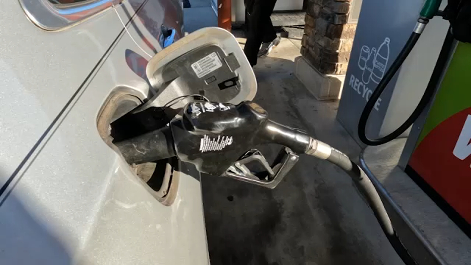 New Jersey gas tax: Here’s why it will cost more to fill up starting New Year’s Day [Video]