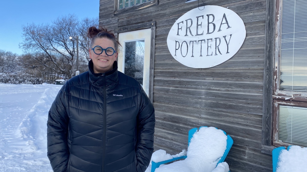 Saskatchewan pottery shop owner concerned about passing lanes project [Video]