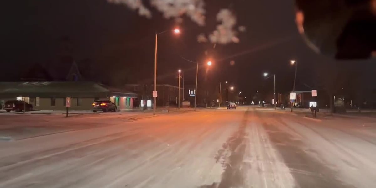 (RAW) Snow-covered roads in Green Bay [Video]