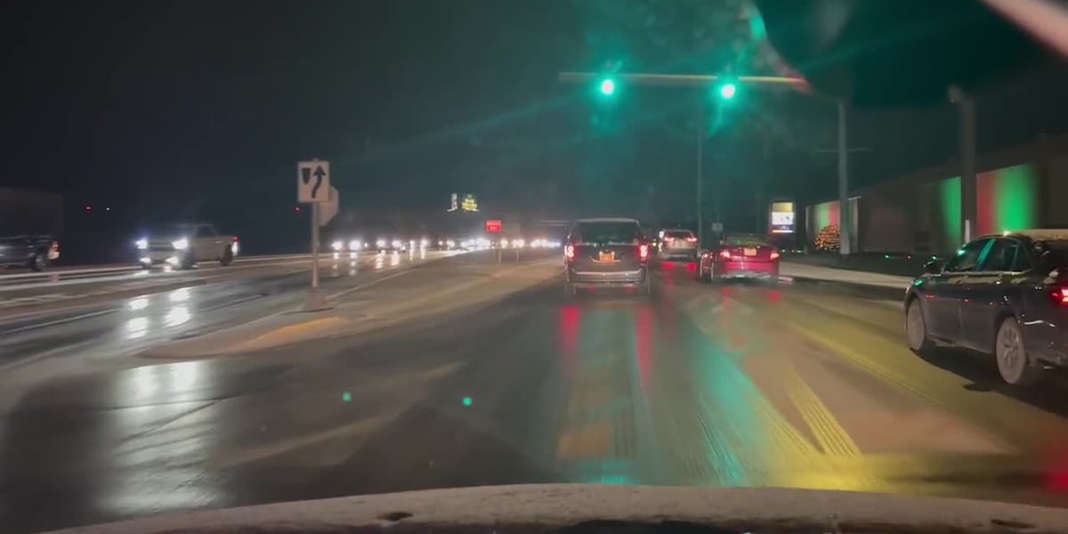 (RAW) Glare ice on Ashland Ave. in Green Bay [Video]