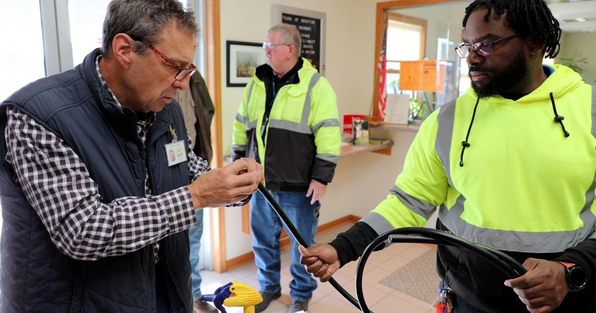 Officials mark launch of broadband in western Kenosha County [Video]