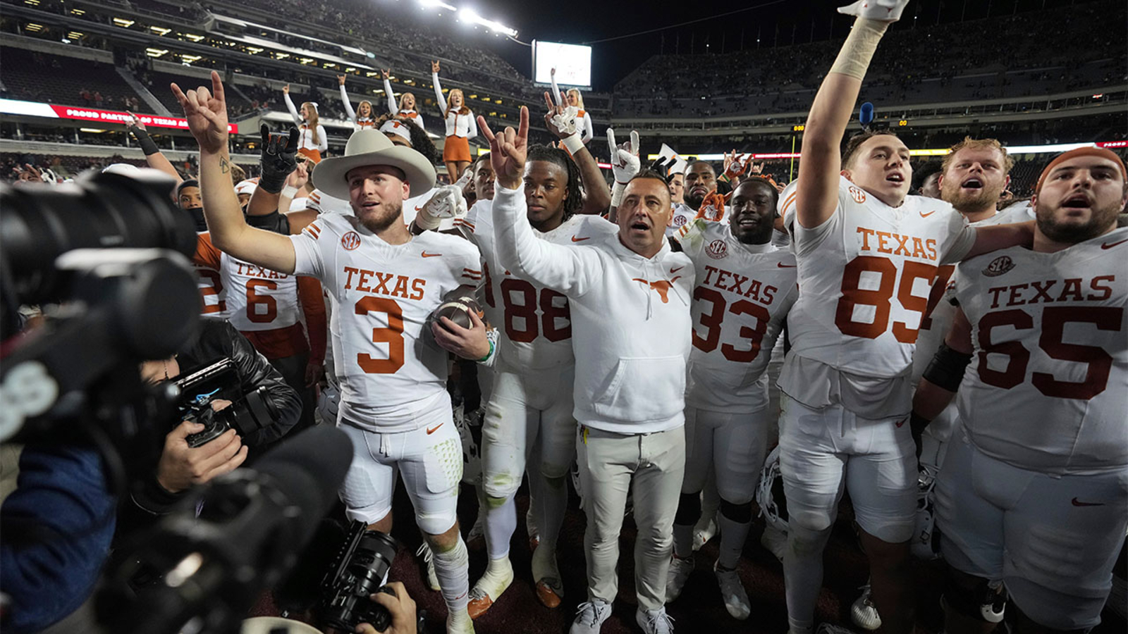 University of Texas seeded at five, makes 12-team bracket for College Football Playoffs, starting December 21 [Video]