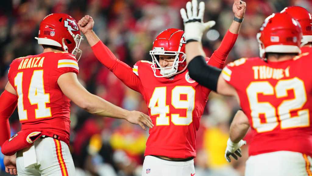 Chiefs, aided by a ‘doinked’ field goal, win AFC West [Video]