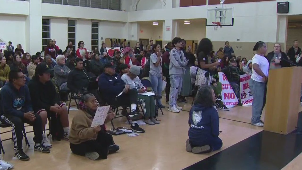 Oakland school board decides not to vote on school mergers [Video]