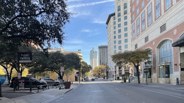 San Antonio City Council approves TxDOT funding agreement for downtown bike lane project [Video]