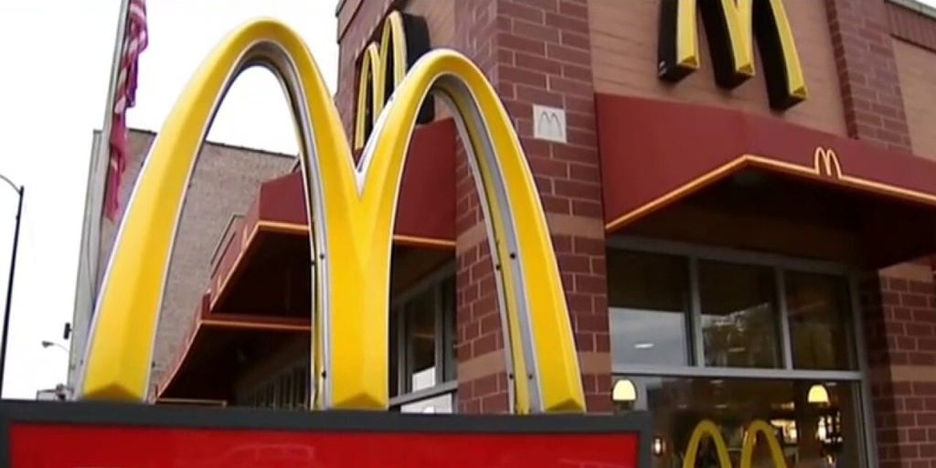 McDonald’s franchise owner closes two California locations due to minimum wage hike [Video]