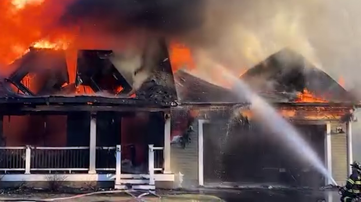 Resident dies in fire that consumed home in Plainville, Mass. [Video]