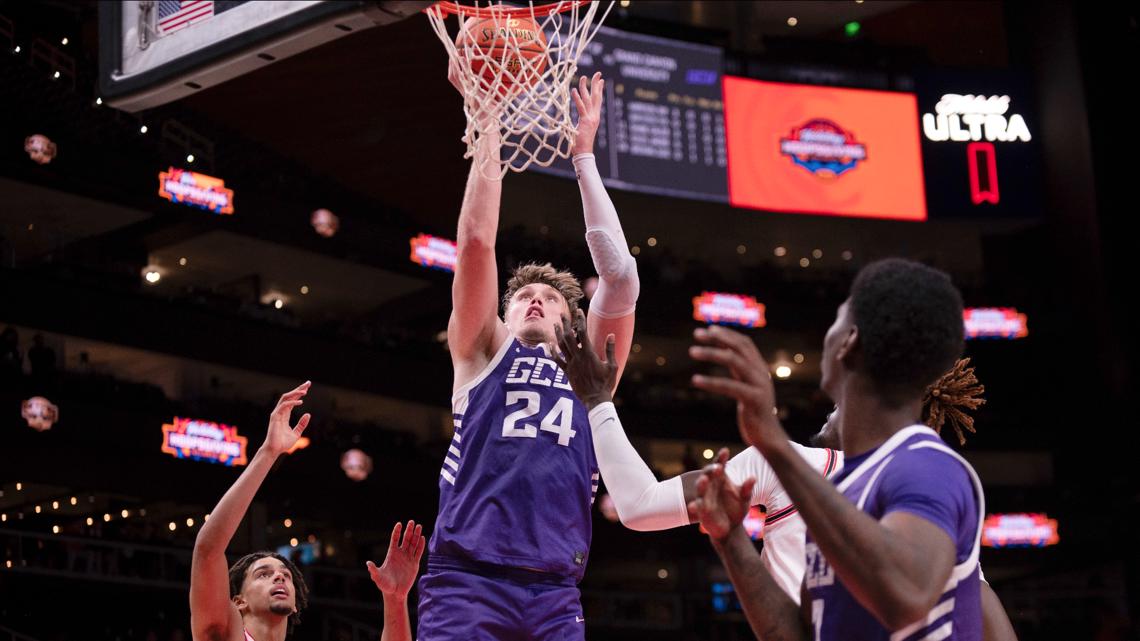 GCU loses to Georgia, 73-68, at Holiday Hoopsgiving in Atlanta [Video]