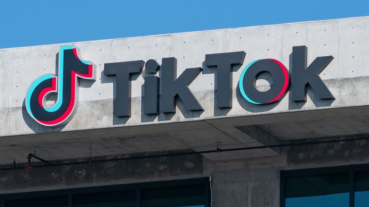 TikTok calls on Supreme Court to issue emergency order to block potential US ban of popular app [Video]