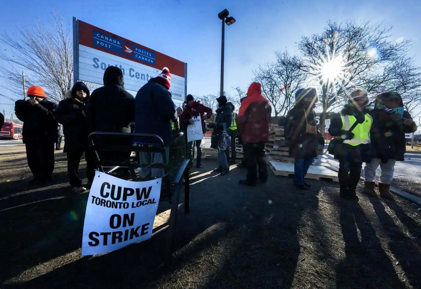 Canada Post to start accepting commercial mail as it ramps up post-strike operations [Video]