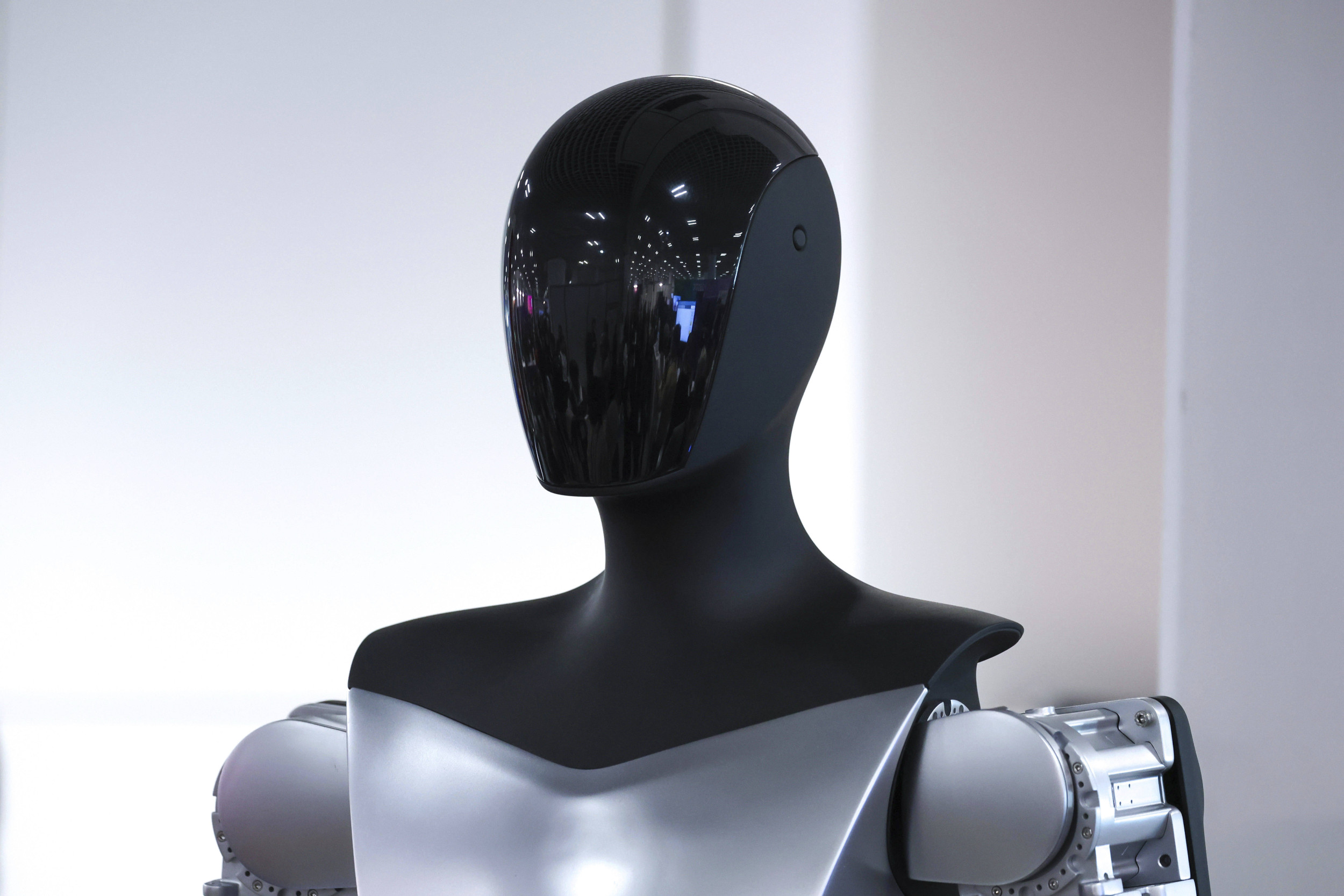 Humanoid Robots Being Mass Produced in China [Video]