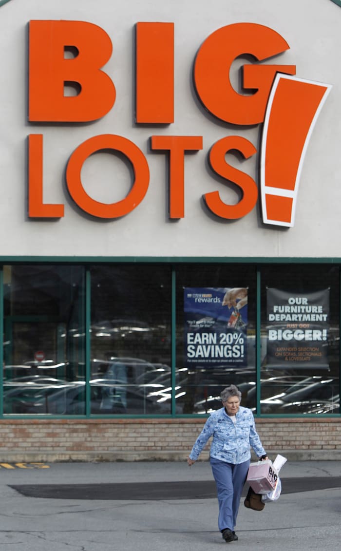 Big Lots conducts going-out-of-business sales after sale of company falls through [Video]