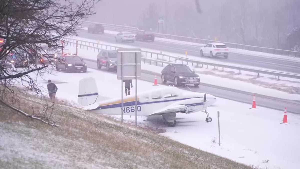 Small plane heading to Vermont lands on Thruway in Albany, New York [Video]