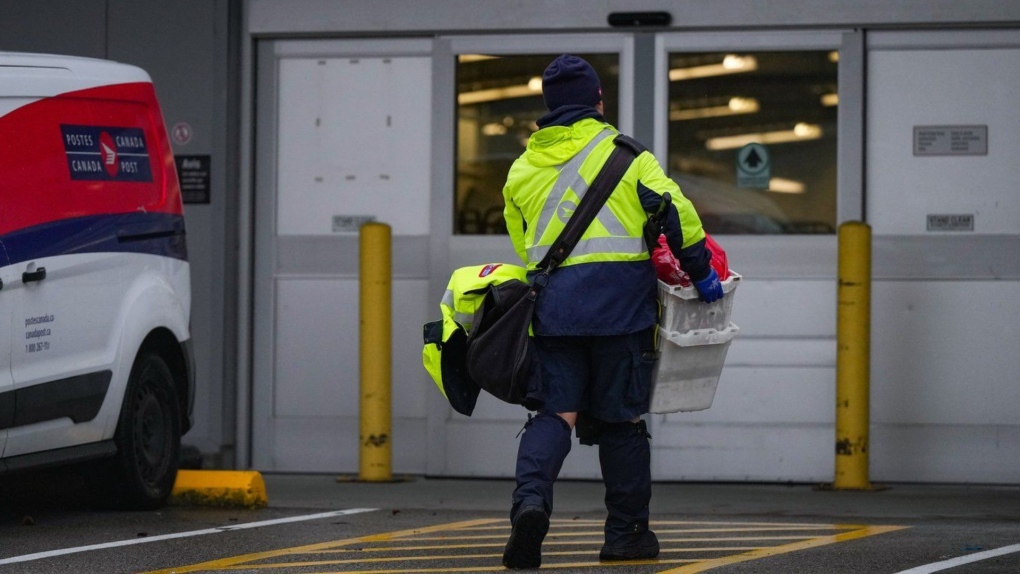 Canada Post targets pre-Christmas parcel delivery [Video]