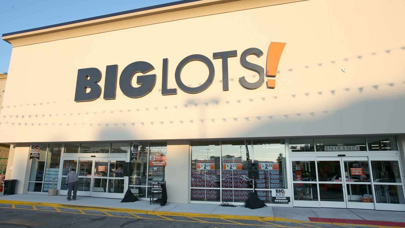 Big Lots will soon start ‘going out of business’ sales at its remaining locations [Video]