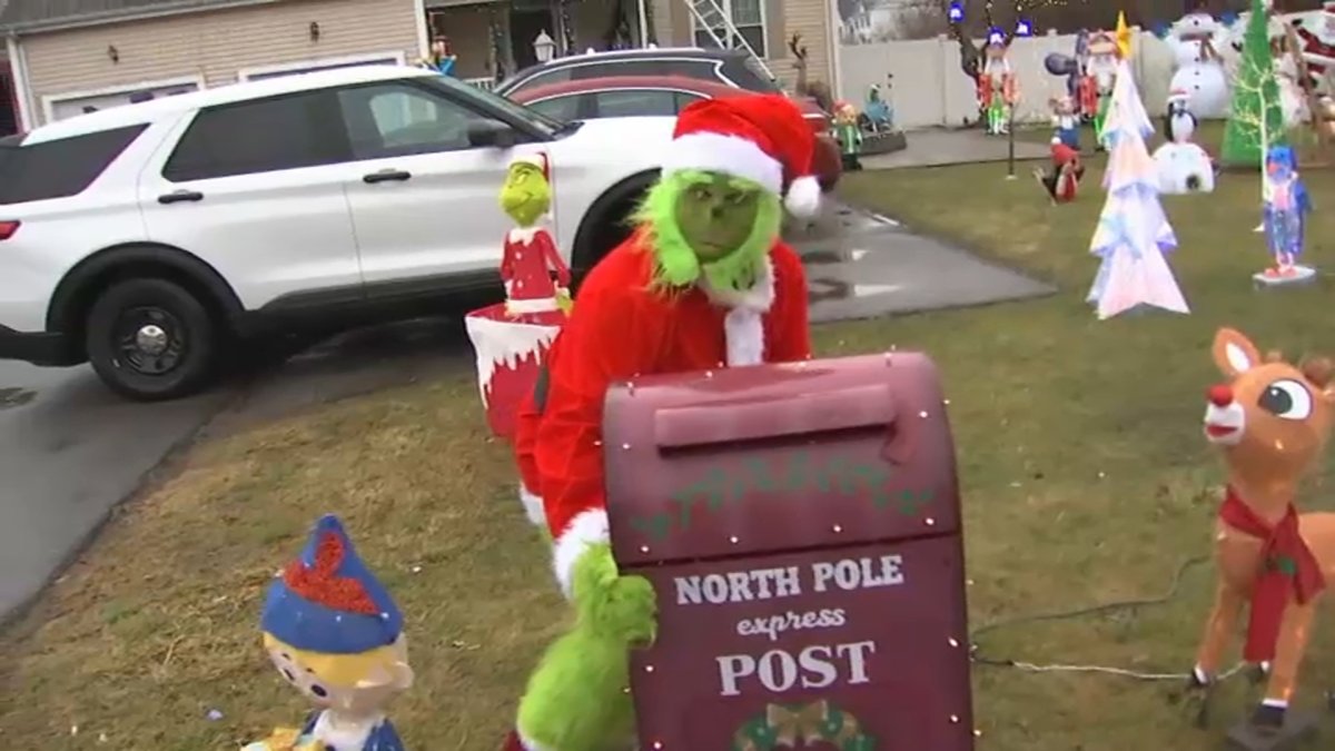 Santas little helpers in Bridgewater bringing Christmas cheer  NECN [Video]