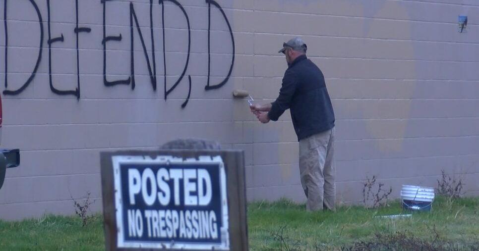 ‘Deny, Defend, Depose’ gets attention and gets painted over in Phoenix | CrimeWatch [Video]