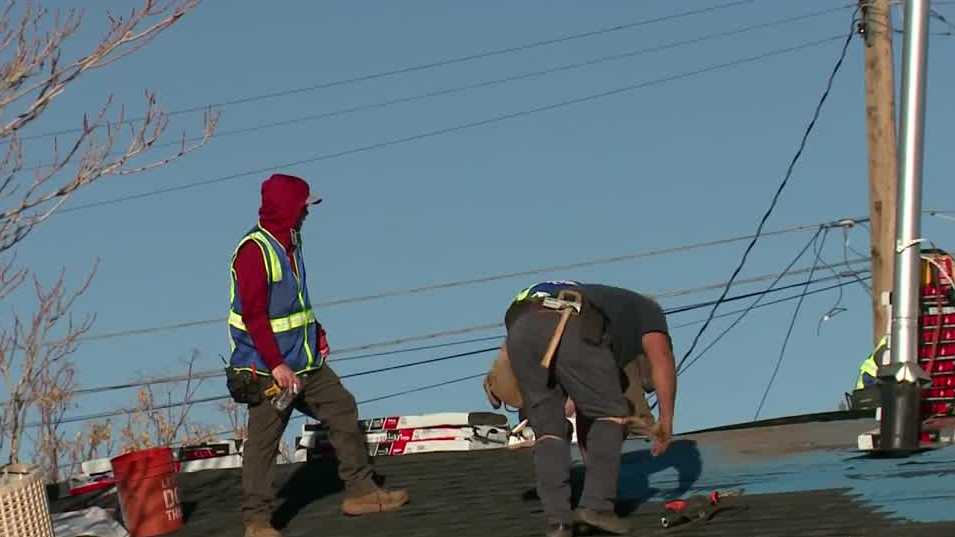 Local business gifts a woman new roof for Christmas [Video]