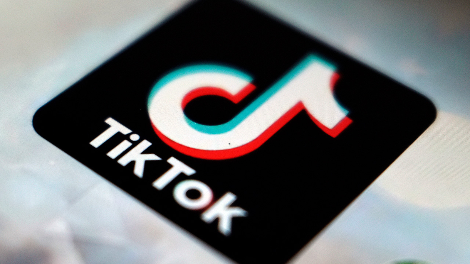 Albania to close TikTok for a year blaming it for promoting violence among children, Prime Minister Edi Rama announced [Video]