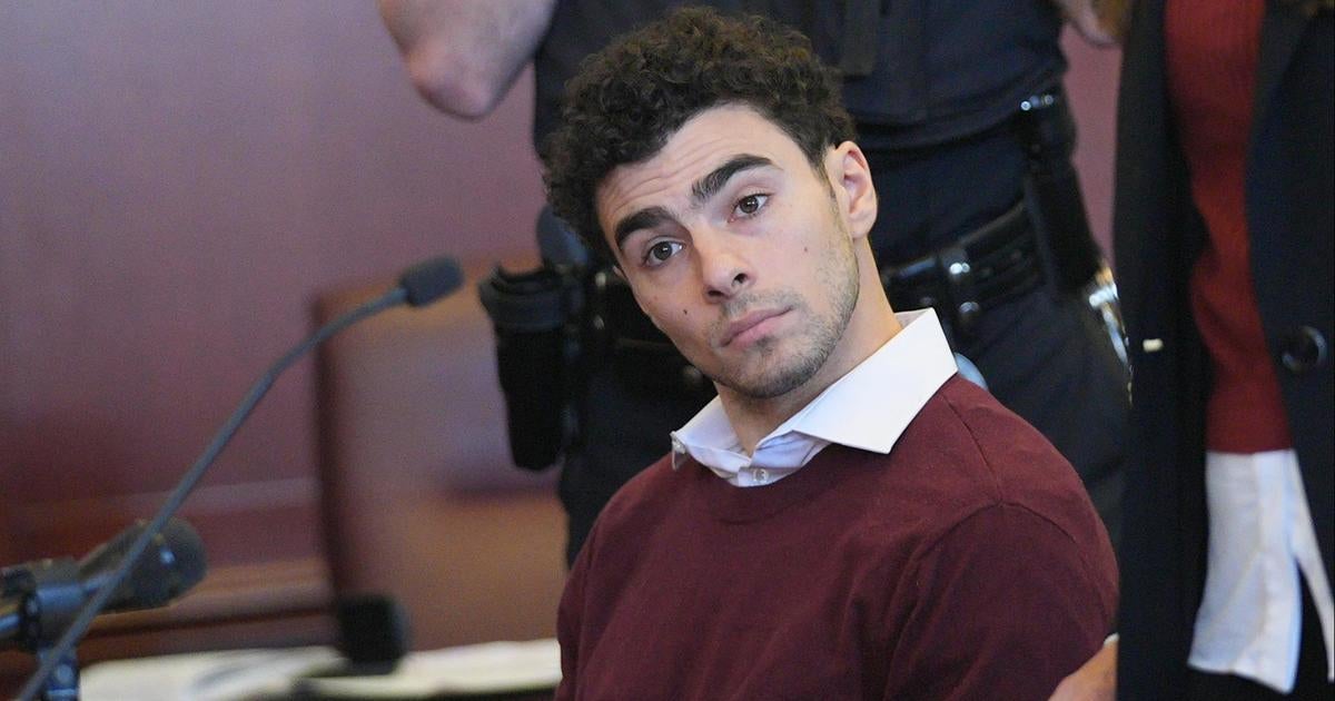 Details from inside the courtroom during Luigi Mangione’s arraignment on New York state charges [Video]