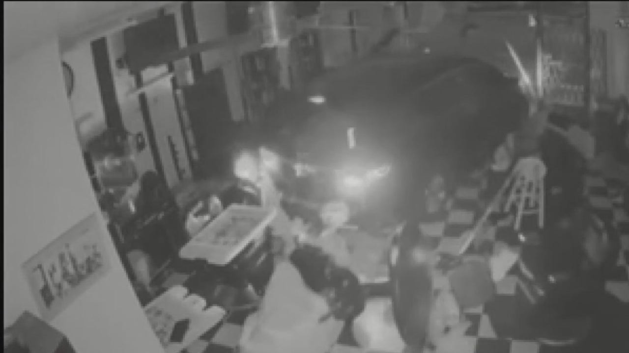 Oakland businesses rammed into in overnight burglary [Video]