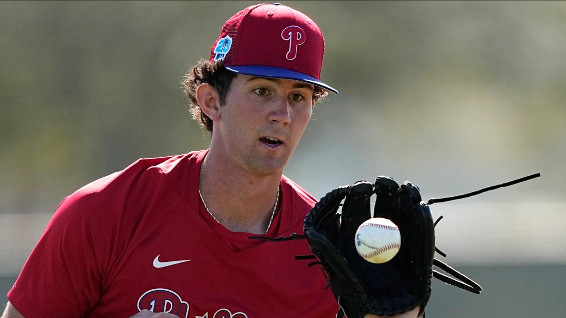 Phillies don’t plan to start pitching prospect Andrew Painter in spring training [Video]