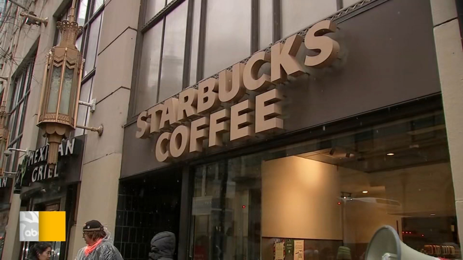 Starbucks strike expands to 300 stores on Christmas Eve, becoming largest in company history [Video]