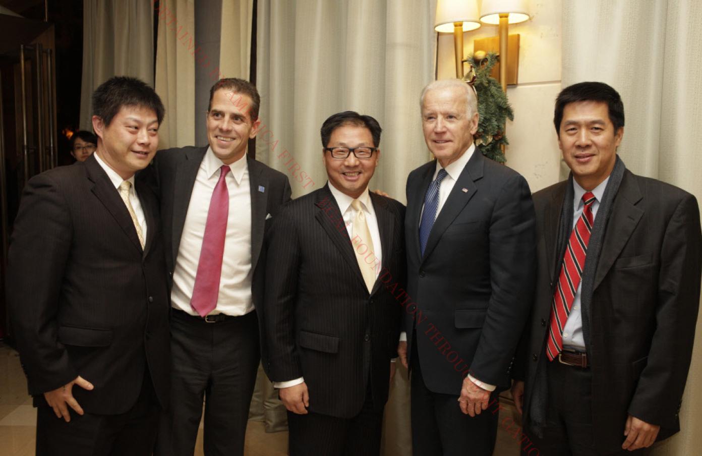 Joe Biden poses with Hunter’s Chinese business associates in newly surfaced photos: ‘Incredibly damning’ [Video]