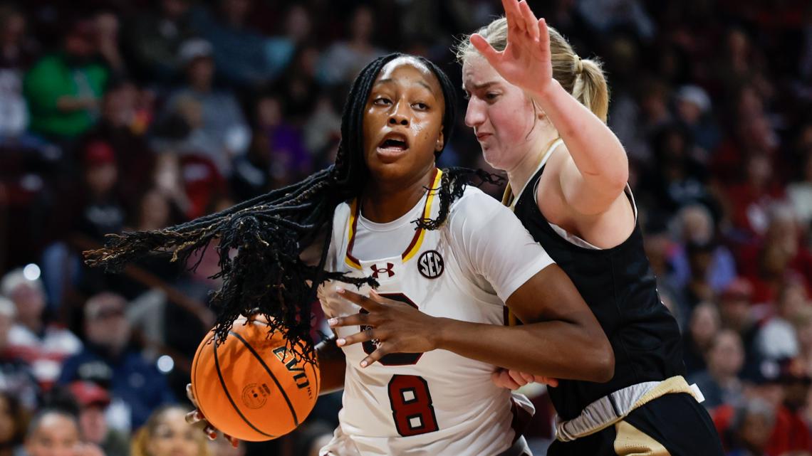 Edwards leads No. 2 South Carolina to 65th straight home win 93-47 over Wofford on Sunday. [Video]