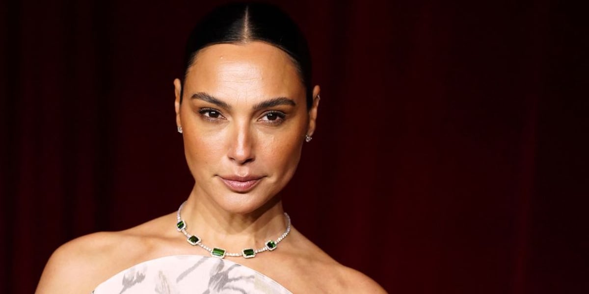 Actress Gal Gadot says she survived ‘massive blood clot’ in brain during most recent pregnancy [Video]