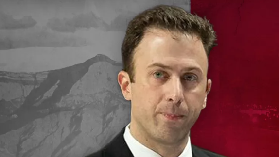 Lobos basketball player sues UNM, Pitino in alleged hazing [Video]