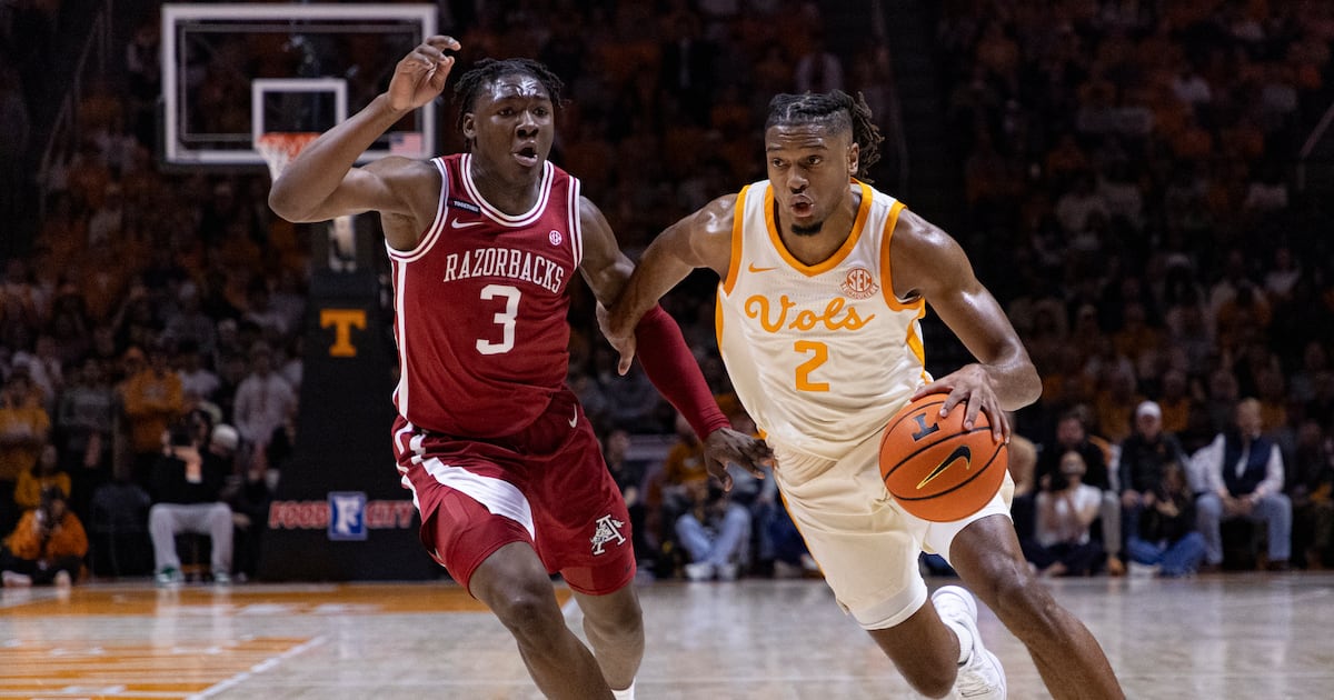 No. 1 Tennessee beats No. 23 Arkansas 76-52 to match best start in program history  Boston 25 News [Video]