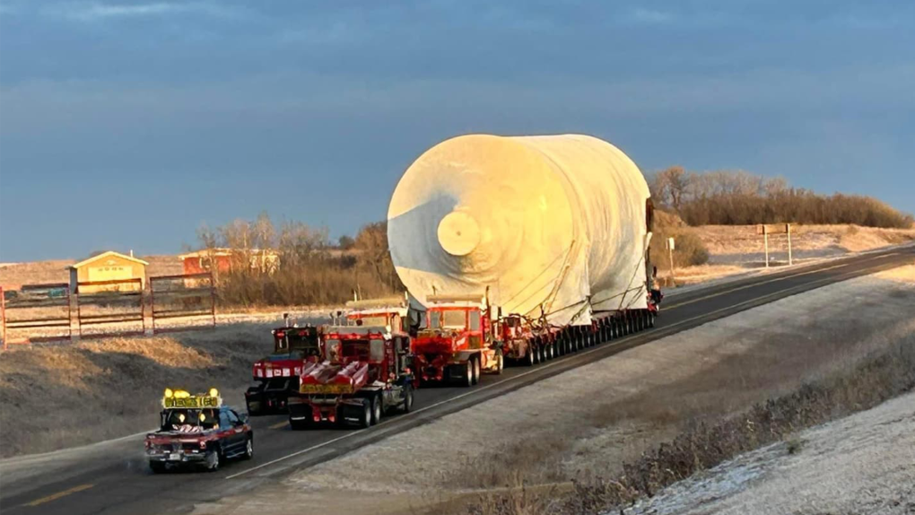 Large, slow-moving load travelling from Edmonton and Fort McMurray [Video]