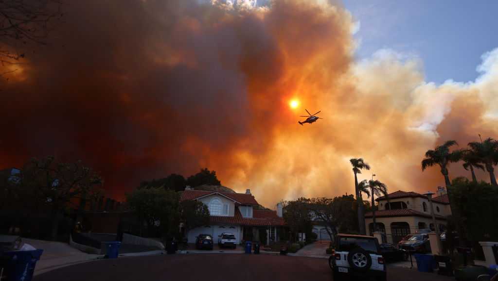 Deadly wildfires burn in Los Angeles area [Video]