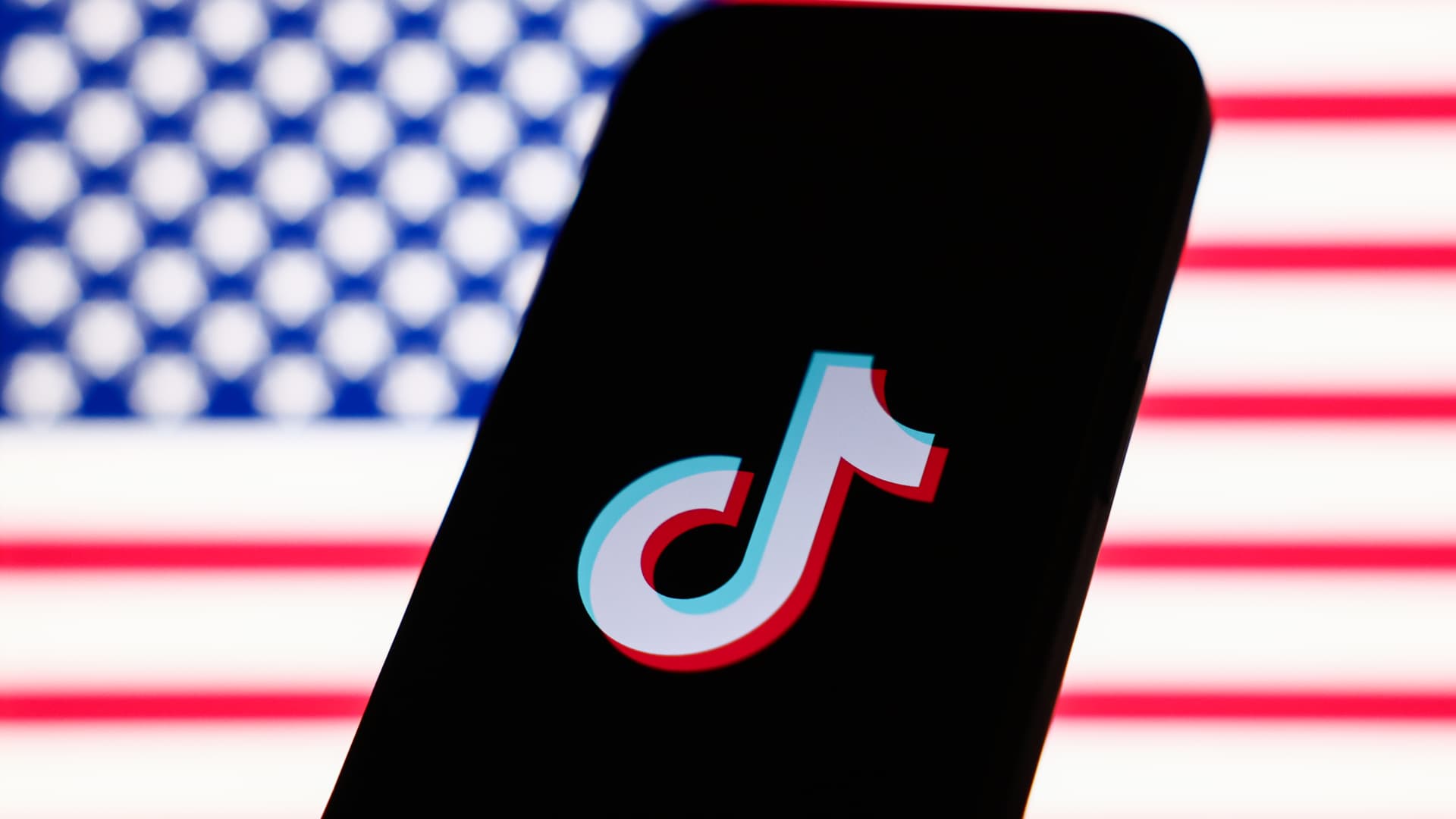 Billionaire Frank McCourt’s Project Liberty bids for TikTok [Video]