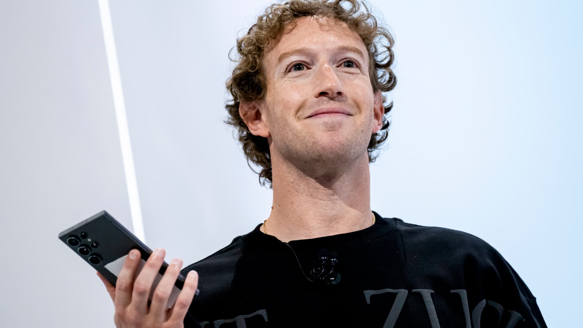 Mark Zuckerberg slams Apple on its lack of innovation and ‘random rules’ [Video]