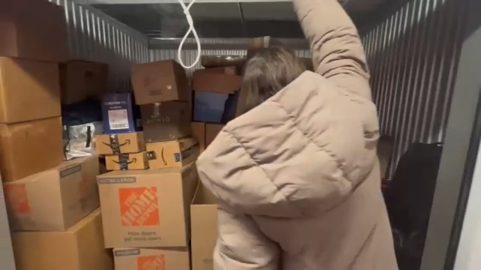 California wildfires: New Yorkers come together to donate clothes, other items [Video]