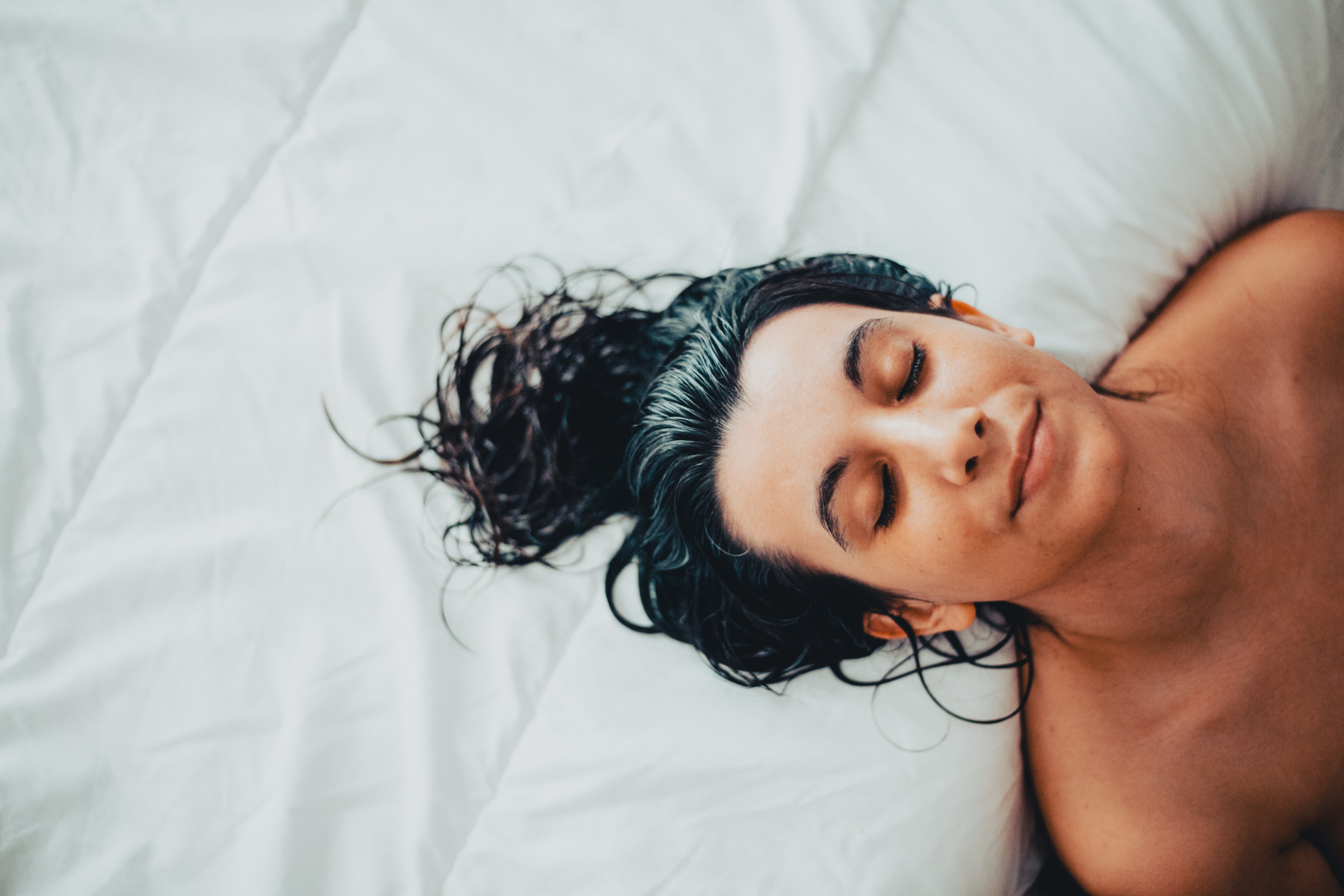 Is It Ever OK To Sleep With Wet Hair? Experts Weigh In [Video]