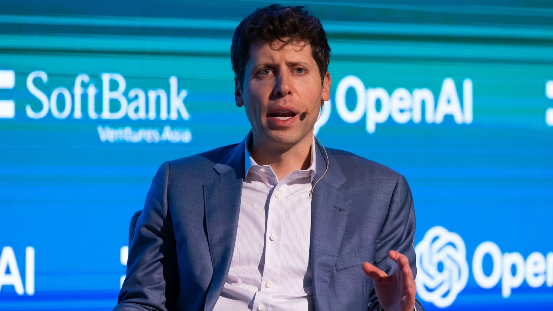 Sam Altman posts letter from senators concerned about OpenAI donations [Video]