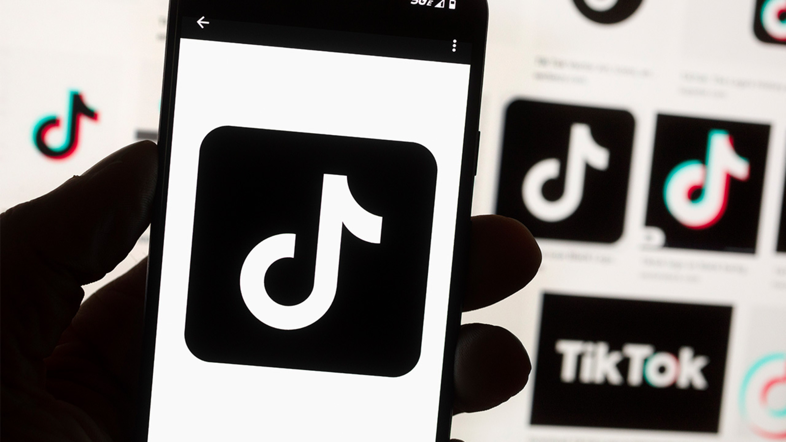 TikTok ban: TikTok goes offline for US users; Trump ‘likely’ to grant extension to avoid ban [Video]