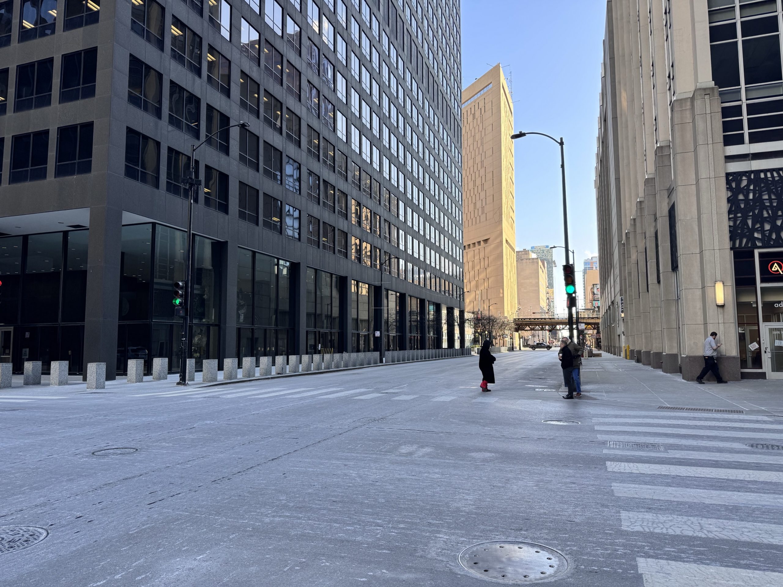 In Frigid Chicago, Businesses Struggle to Open Amid Fears of ICE Raids [Video]