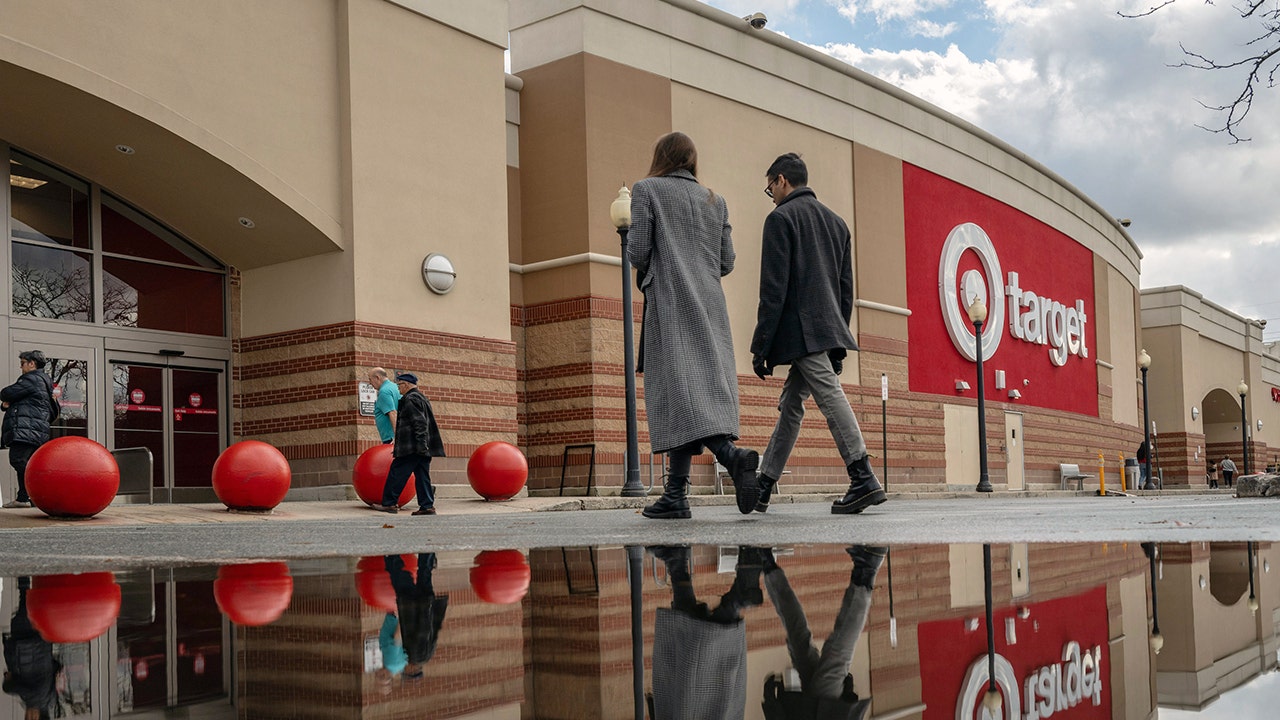 Target scaling back DEI policies after Trump signs executive order [Video]