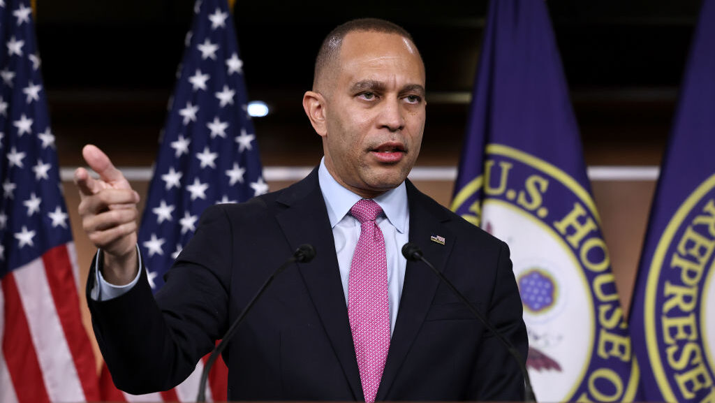 Rep. Hakeem Jeffries says DEI is actually rooted in the Constitution heres where to find it (Watch) [Video]